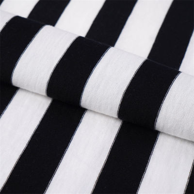 Хорошая цена. Удобная и легкая для дыхания мягкая легкая кожа дружественная полосатая вязаная ткань для футболки онлайн
