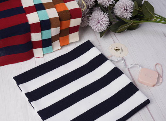 Хорошая цена. Натуральная и высоко устойчивая к сминанию, стойкая к выцветанию, анти-складочная и четкая версия полосатого трикотажного полотна для рубашки поло онлайн