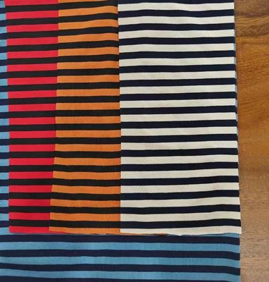 Хорошая цена. Противополоскательная и нелегко деформируемая мягкая хлопчатобумажная полосатая ткань для футболки онлайн