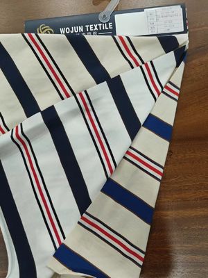 Хорошая цена. Простая и модная удобная кожа-дружественный полосатый вязаный ткань для футболки онлайн