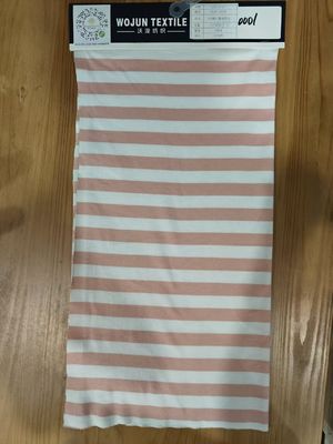 Хорошая цена. Легко уход и модно прочная полосатая вязаная ткань для футболки онлайн