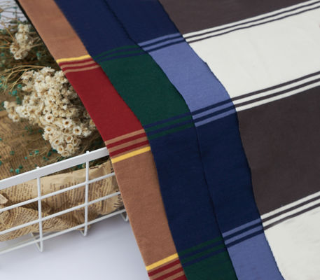 Удобная и приятная на ощупь, здоровая мягкая трикотажная ткань в полоску для футболки