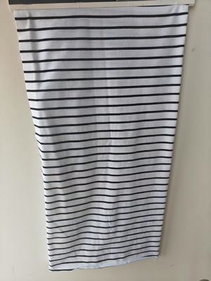 Хорошая цена. Дышащий и удобный, нелегко отблескивающийся, полосатый материал для футболки онлайн